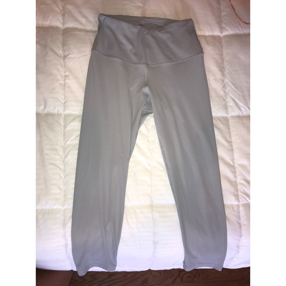 Gray cropped yoga leggings